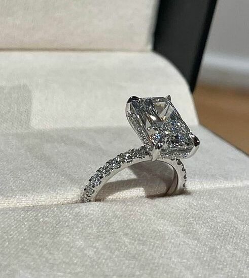 Stunning 4 Carat Diamond Ring - Classic Solitaire Design