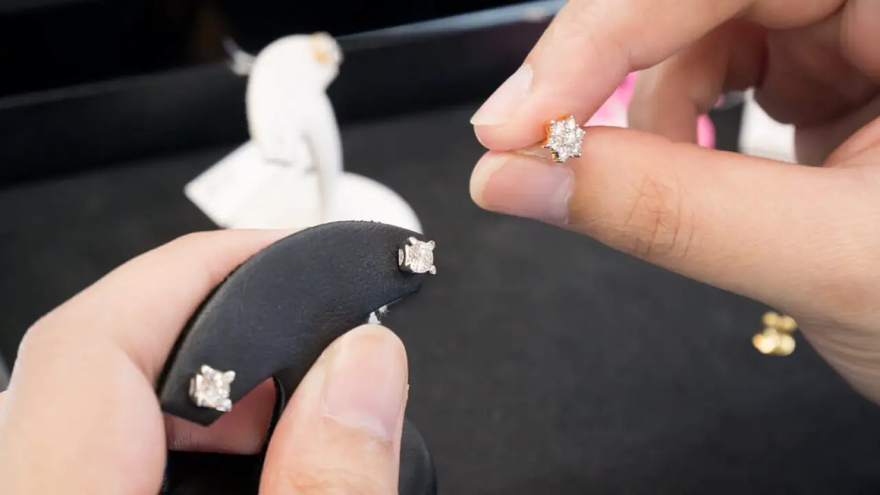 second hand diamond stud earrings for sale