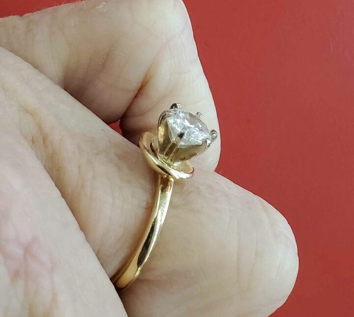 Ladies Yg 1 Carat 14kt Diamond Ring.