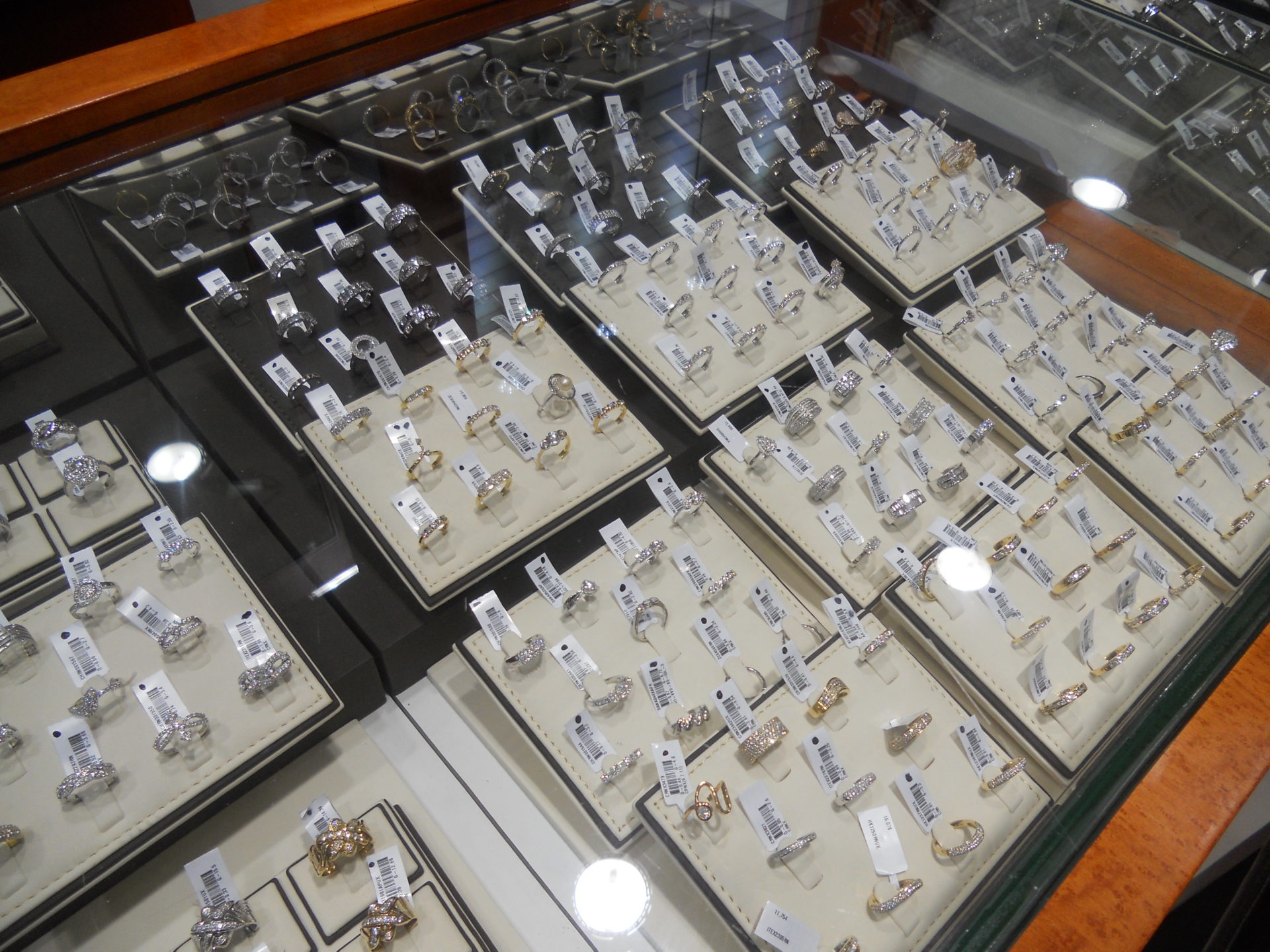 Buying Diamonds What To Look For Before You Buy A Diamond And Get The